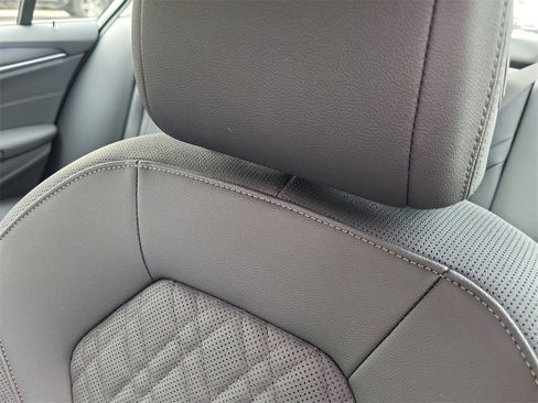 Used 2022 BMW 530e xDrive 530e iPerformance w/ Premium Package image 19