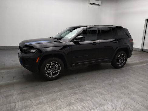 Used 2022 Jeep Grand Cherokee Trailhawk w/ Advanced Protech Group II AWD/4WD image 2