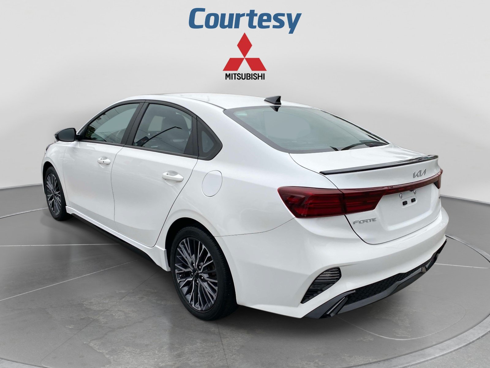 Used 2023 Kia Forte GT-Line w/ GT-Line Premium Package FWD image 3