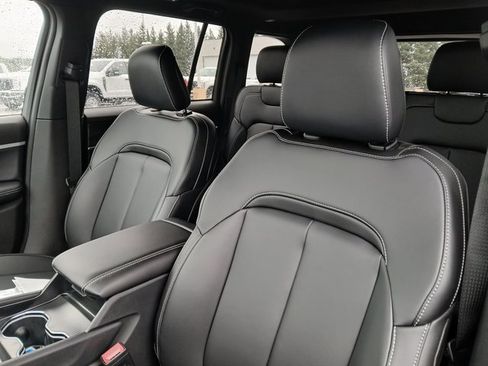 New 2025 Jeep Grand Cherokee Limited w/ Black Appearance Package image 8