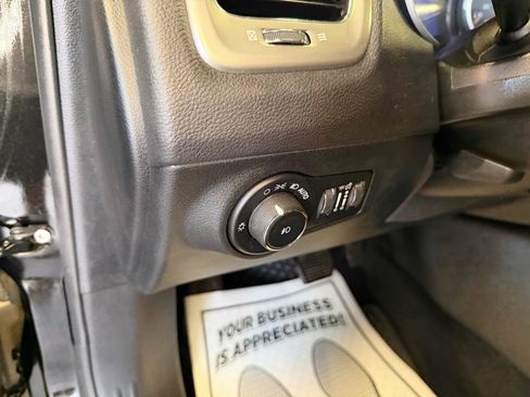 Used 2018 Jeep Compass Latitude w/ Popular Equipment Group AWD/4WD image 10