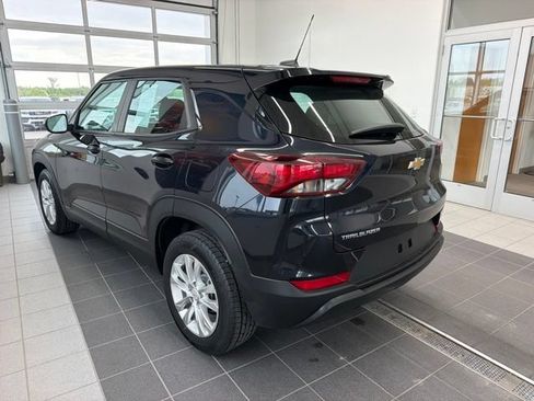 Used 2021 Chevrolet TrailBlazer LS FWD image 3