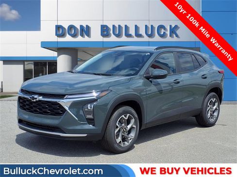 New 2025 Chevrolet Trax LT w/ Driver Confidence Package image 1