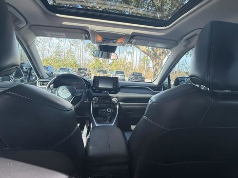 Used 2019 Toyota RAV4 XLE Premium image 16