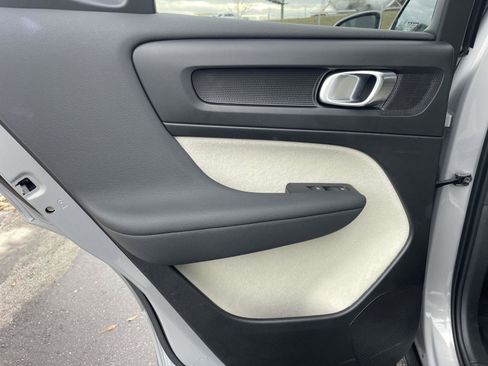 Certified 2023 Volvo XC40 B5 Ultimate w/ Climate Package image 11