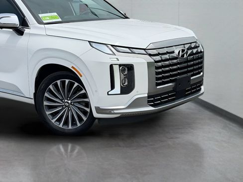 Used 2024 Hyundai Palisade Calligraphy AWD/4WD image 3