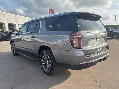 Used 2022 Chevrolet Suburban LT w/ Max Trailering Package image 5