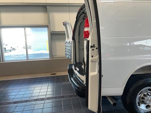 Used 2025 Chevrolet Express 3500 Extended w/ Driver Convenience Package image 6