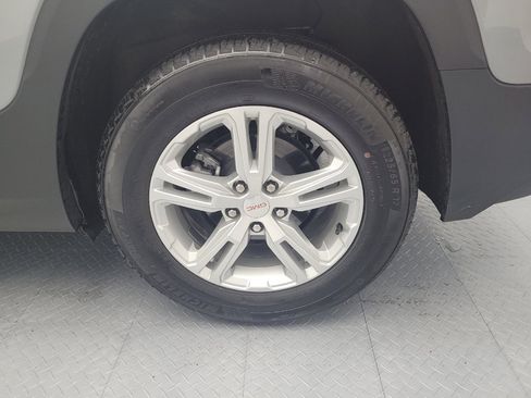Used 2024 GMC Terrain SLE FWD image 31