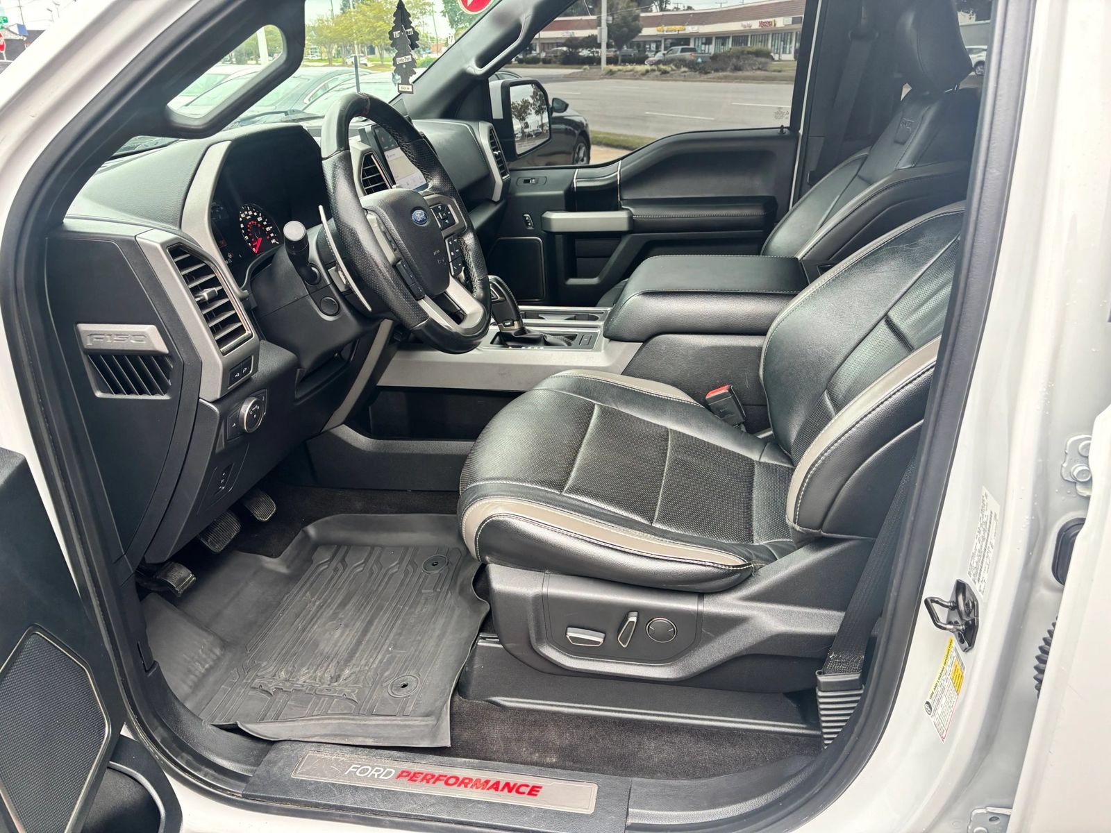 Used 2018 Ford F150 Raptor w/ Equipment Group 802A Luxury AWD/4WD image 15