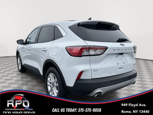 Used 2020 Ford Escape SE image 3