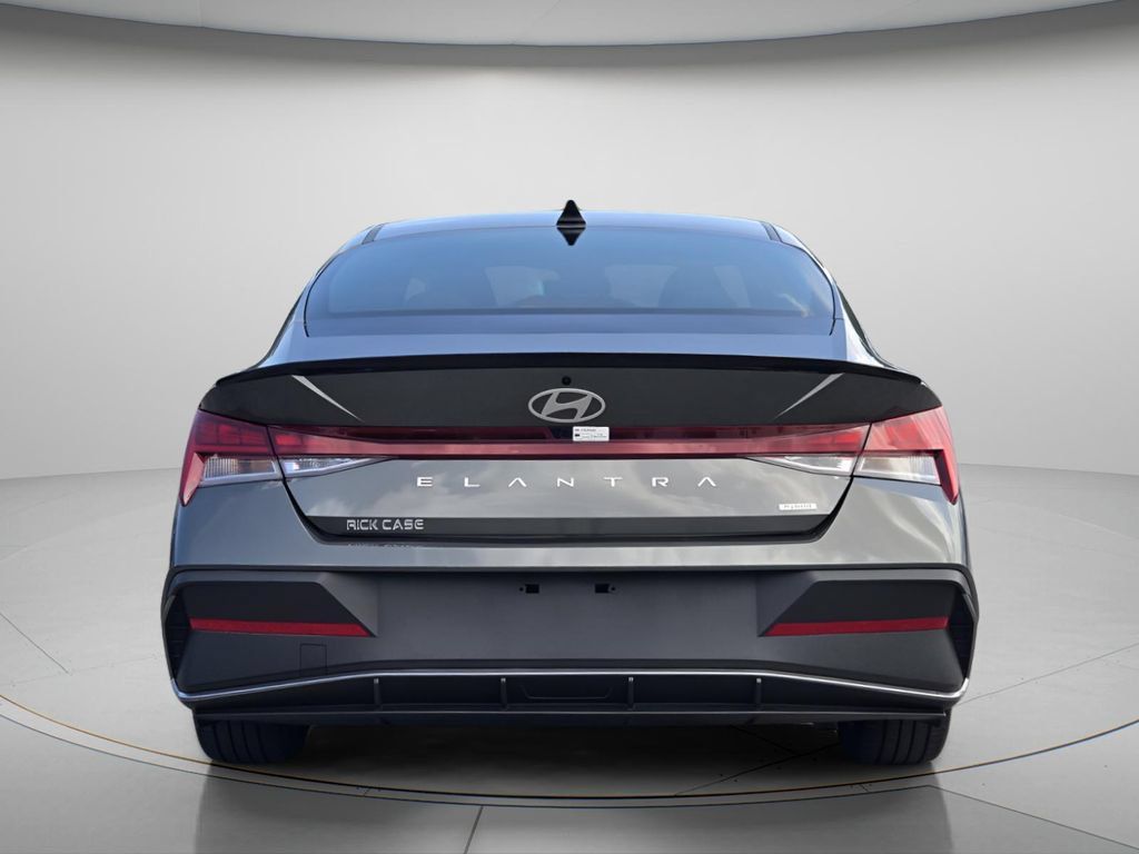 Certified 2025 Hyundai Elantra SEL FWD image 6