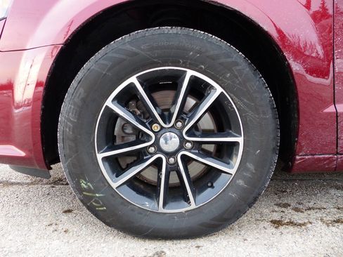 Used 2017 Dodge Grand Caravan SXT w/ Driver Convenience Group image 13