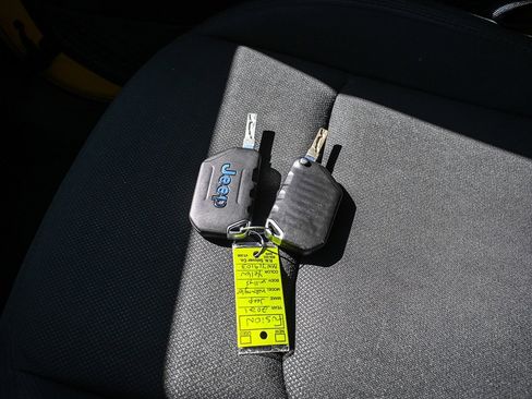 Used 2021 Jeep Wrangler Unlimited Sport AWD/4WD image 12