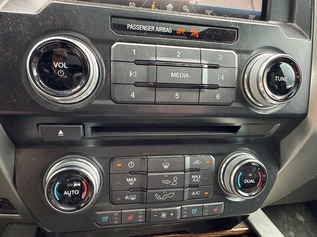 Used 2015 Ford F150 Platinum w/ Equipment Group 701A Luxury AWD/4WD image 26