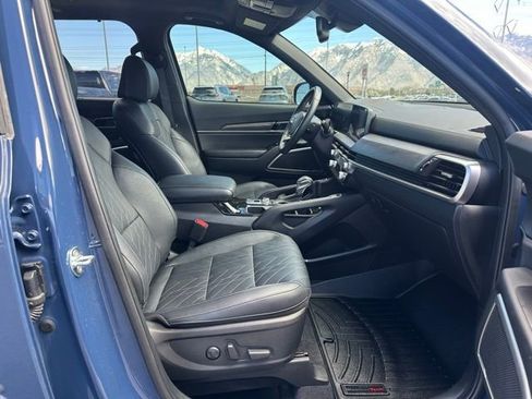 Used 2025 Kia Telluride AWD image 17