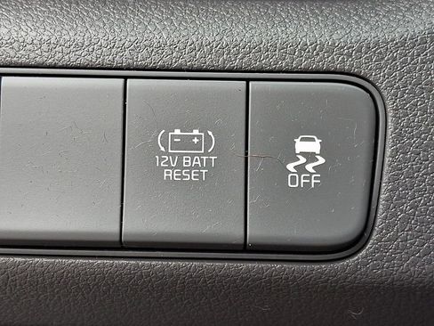 Certified 2022 Kia Niro LX image 24