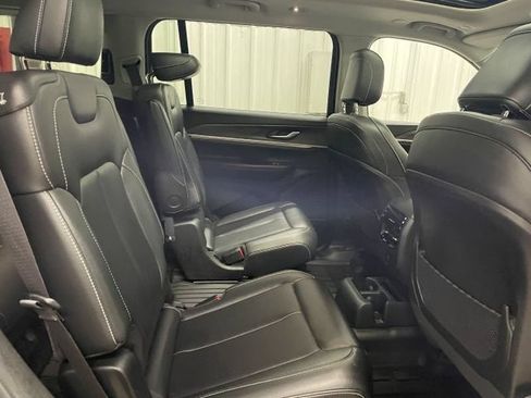 Used 2023 Jeep Grand Cherokee L Limited w/ Black Appearance Package AWD/4WD image 16