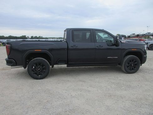 New 2026 GMC Sierra 2500 AT4 w/ AT4 Premium Plus Package AWD/4WD image 3
