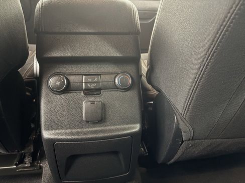 Used 2018 Ford Explorer XLT w/ Equipment Group 201A image 39