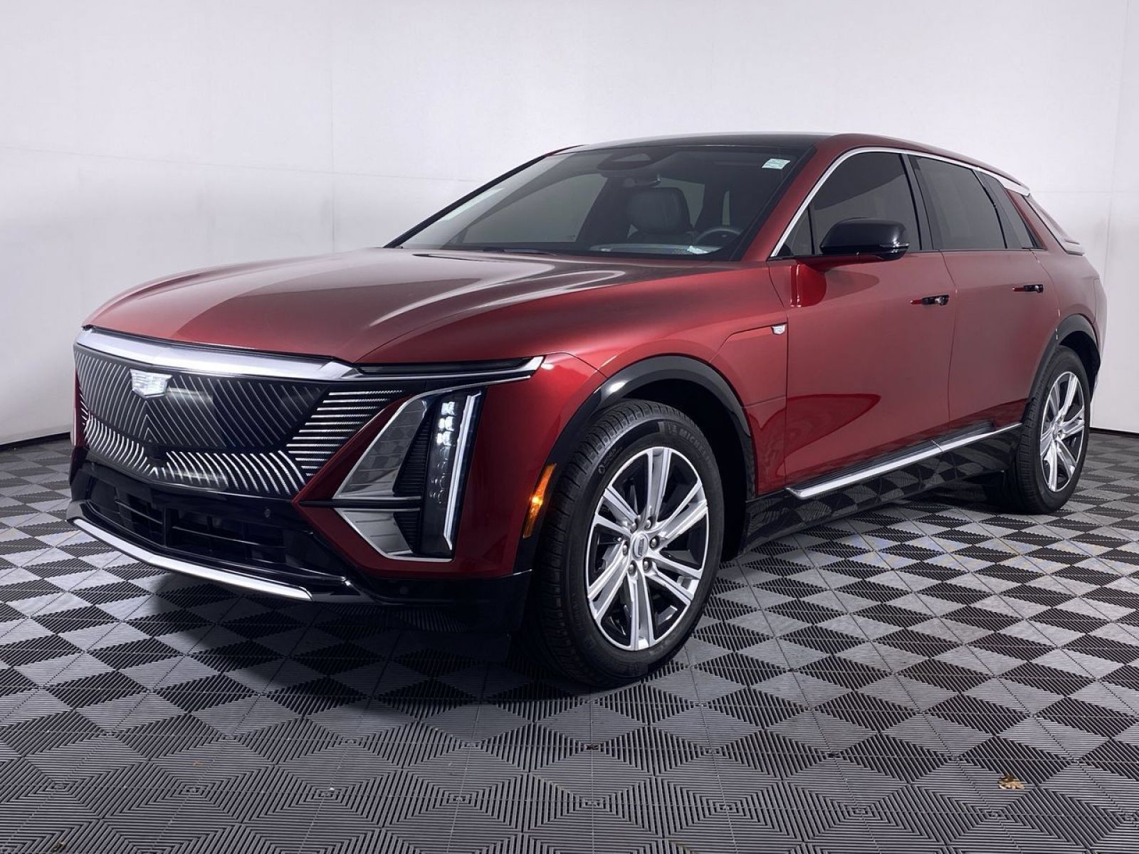 Certified 2024 Cadillac Lyriq Tech w/ LPO, Floor Liner Package AWD/4WD image 17