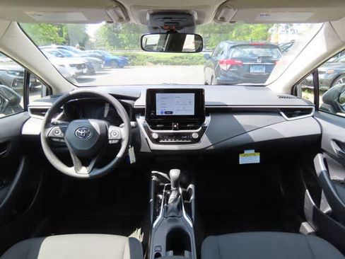 Used 2026 Toyota Corolla LE FWD image 17