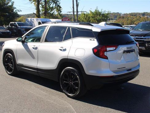 Used 2022 GMC Terrain SLE w/ Driver Convenience Package image 6