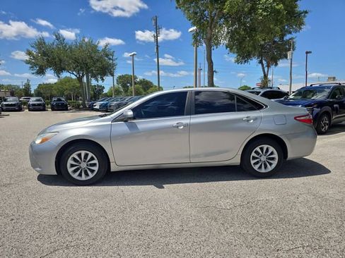 Used 2017 Toyota Camry LE FWD image 5
