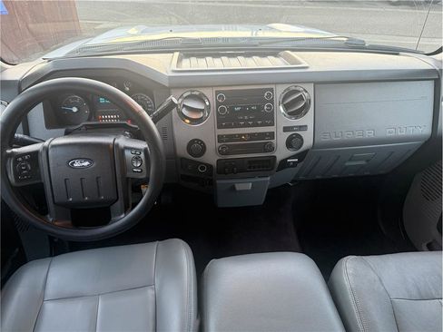 Used 2015 Ford F250 XLT image 9