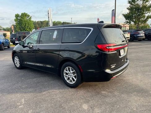 Used 2023 Chrysler Pacifica Touring-L FWD image 39
