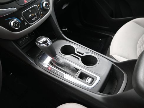 Used 2021 Chevrolet Equinox LS w/ LS Convenience Package FWD image 14