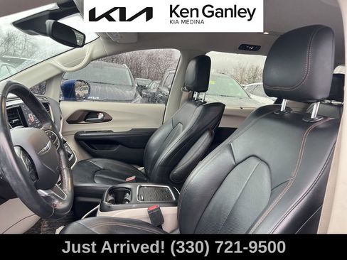 Used 2019 Chrysler Pacifica Touring-L Plus w/ Advanced Safetytec Group image 11