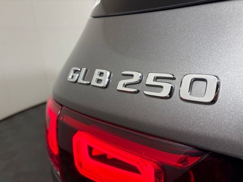 Used 2023 Mercedes-Benz GLB 250 image 10