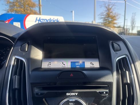 Used 2017 Ford Focus SEL image 24