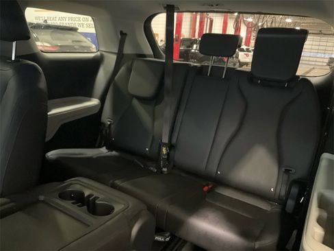 Used 2024 Kia Carnival LX image 27