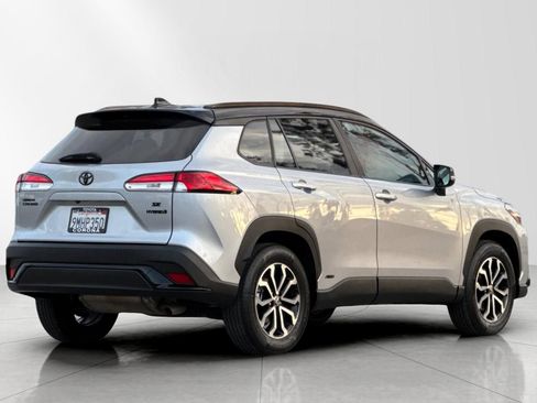 Used 2024 Toyota Corolla Cross SE image 4