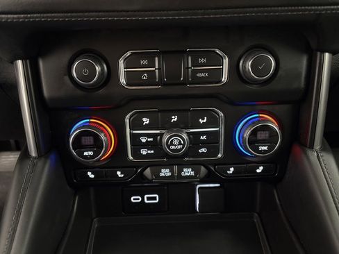 Used 2024 Chevrolet Suburban LT image 20