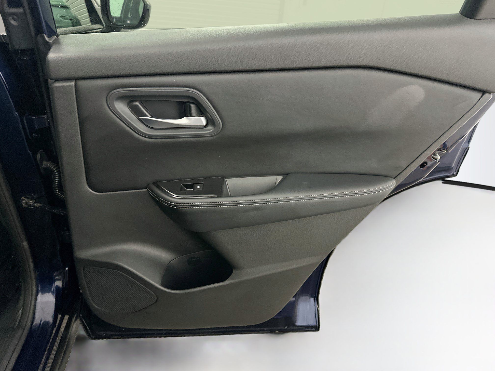 Used 2025 Nissan Rogue SV AWD/4WD image 31