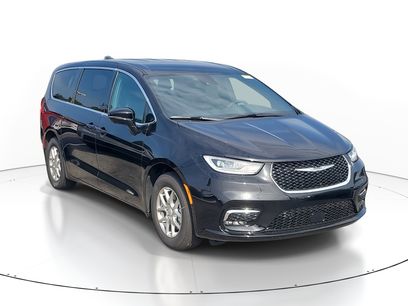 Used 2026 Chrysler Pacifica Select