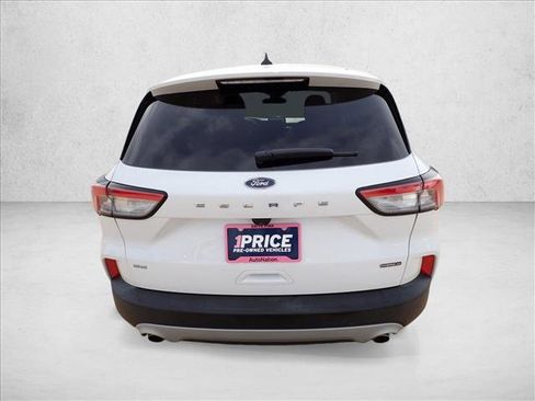 Used 2022 Ford Escape SE image 3