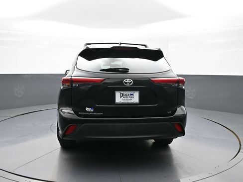 Certified 2023 Toyota Highlander LE FWD image 7