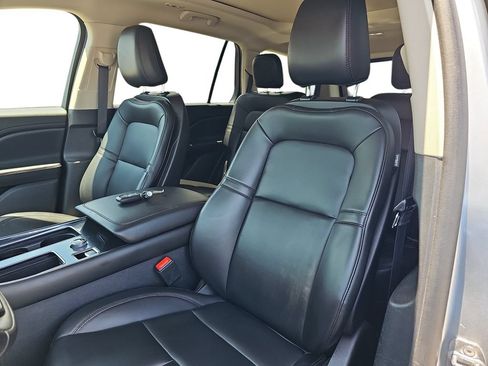 Used 2023 Lincoln Aviator AWD w/ Premium Package image 15