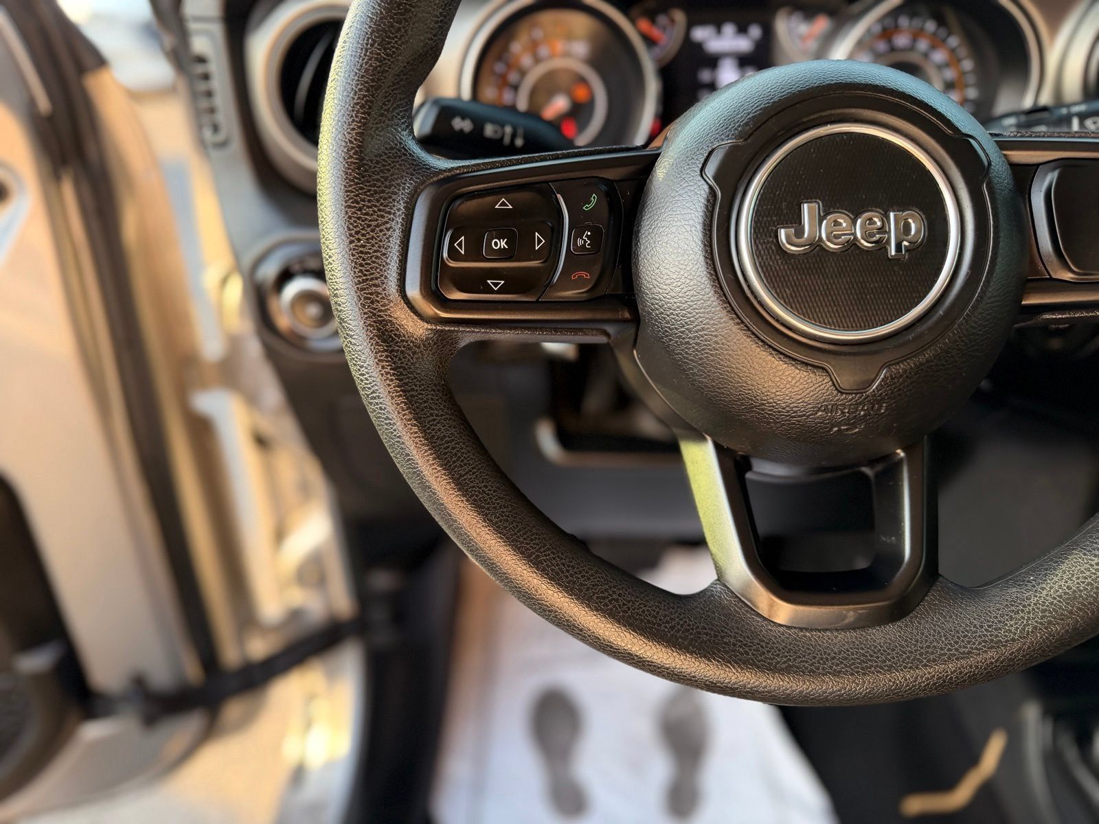Used 2018 Jeep Wrangler Unlimited Sport AWD/4WD image 17