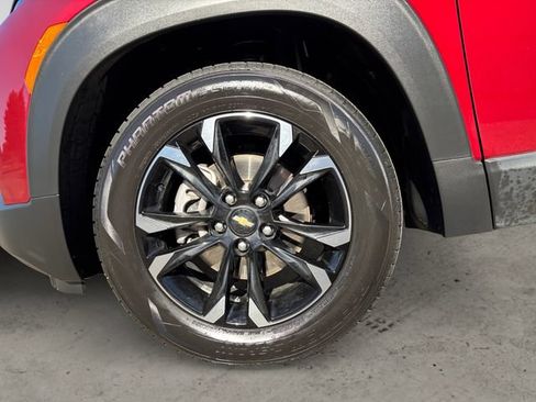 Used 2022 Chevrolet TrailBlazer LT w/ Convenience Package FWD image 9