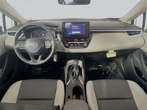 Used 2025 Toyota Corolla LE image 27
