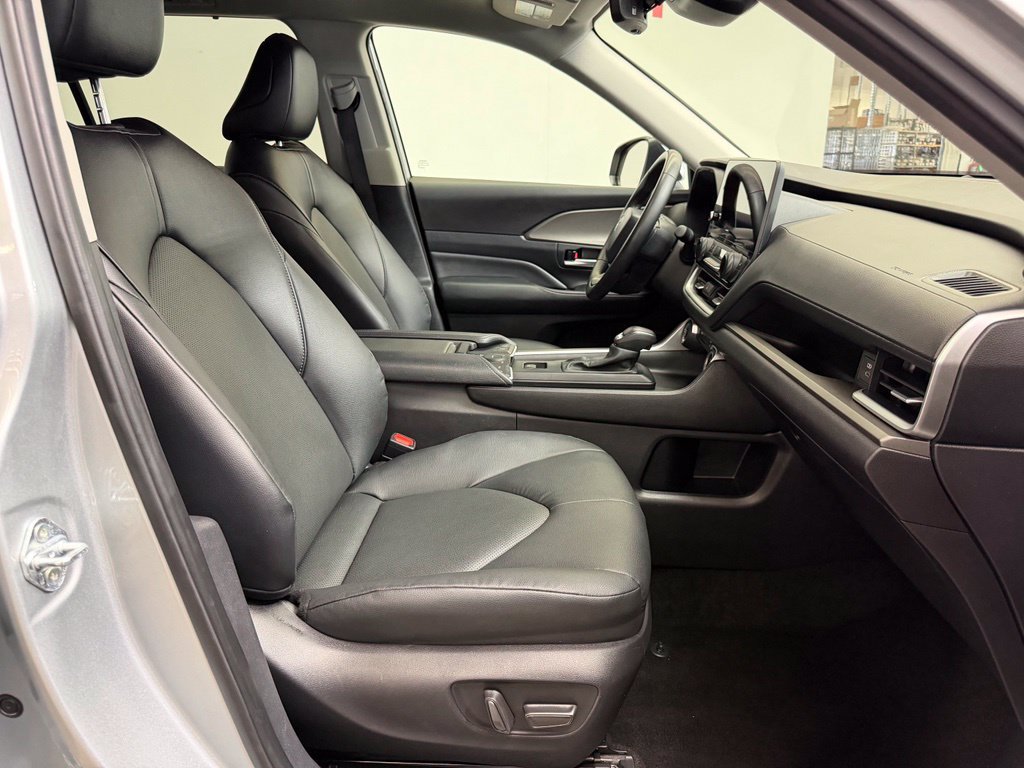 Used 2025 Toyota Grand Highlander AWD image 10