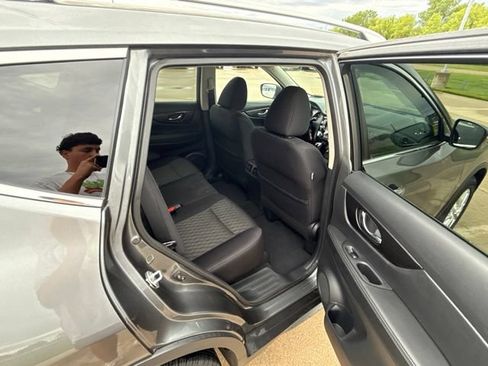 Used 2019 Nissan Rogue S w/ Special Edition Package FWD image 19