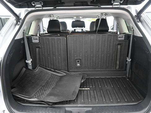 Used 2022 Toyota Highlander LE image 14