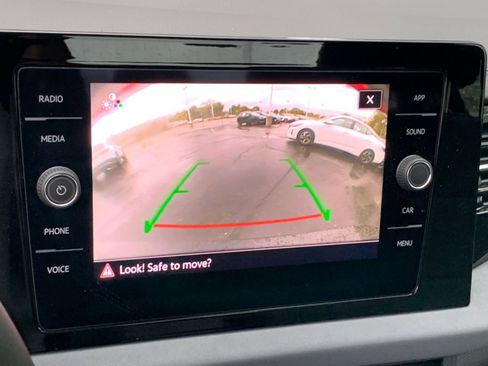 Used 2025 Volkswagen Jetta SE image 17