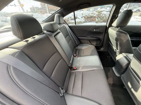 Used 2017 Honda Accord Sport image 34